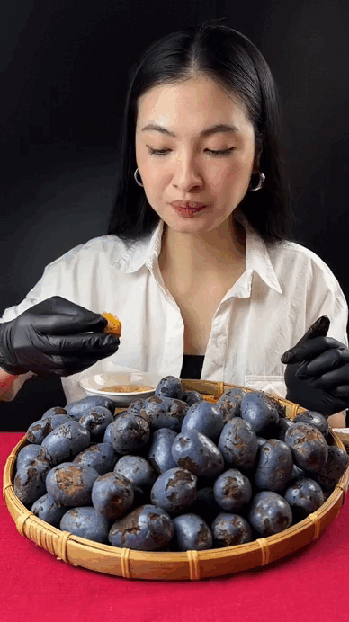 Loại quả xưa mọc hoang dại đầy đường, cho không ai lấy, giờ thành đặc sản "ăn là nhớ mãi", nườm nượp người mua - Ảnh 3. Loại quả xưa mọc hoang dại đầy đường, cho không ai lấy, giờ thành đặc sản "ăn là nhớ mãi", nườm nượp người mua - Ảnh 3.