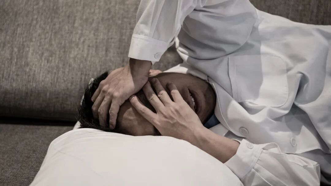 Những bất thường ở vùng đầu cảnh báo ung thư phổi? Nếu có 3 dấu hiệu này hãy đi khám càng sớm càng tốt!- Ảnh 1. Những bất thường ở vùng đầu cảnh báo ung thư phổi? Nếu có 3 dấu hiệu này hãy đi khám càng sớm càng tốt!- Ảnh 1.