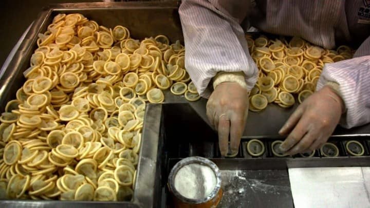 Trung Quốc áp thuế bao cao su để khuyến khích sinh đẻ giữa khủng hoảng dân số - Ảnh 1. Trung Quốc áp thuế bao cao su để khuyến khích sinh đẻ giữa khủng hoảng dân số - Ảnh 1.