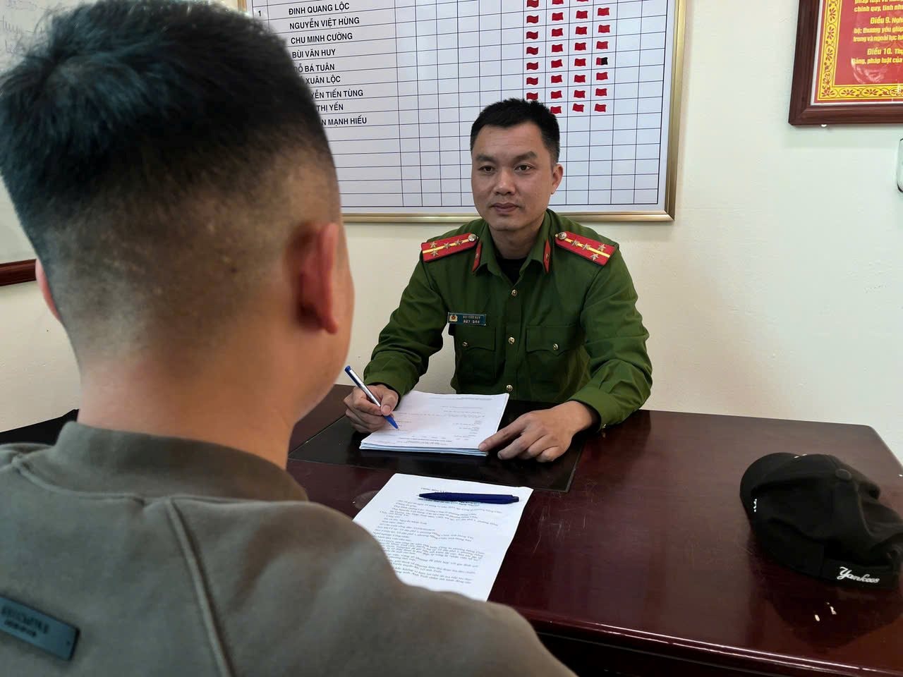 Công an cảnh báo lừa đảo tiền tiết kiệm qua mạng xã hội cực nguy hiểm - Ảnh 1. Công an cảnh báo lừa đảo tiền tiết kiệm qua mạng xã hội cực nguy hiểm - Ảnh 1.