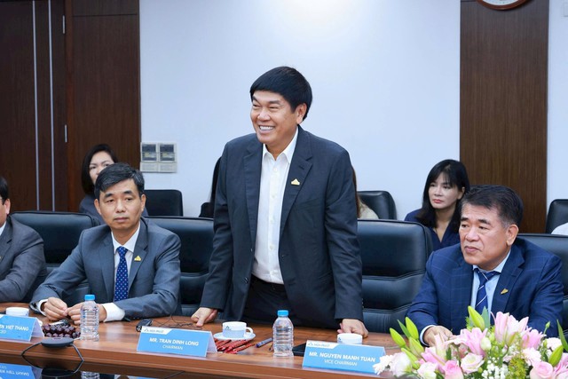 Phạm Nhật Vượng đầu tư 28 . 000 Tỷ cho VinFast không có kế hoạch B trong năm 2025 - Ảnh 8. Phạm Nhật Vượng đầu tư 28 . 000 Tỷ cho VinFast không có kế hoạch B trong năm 2025 - Ảnh 8.