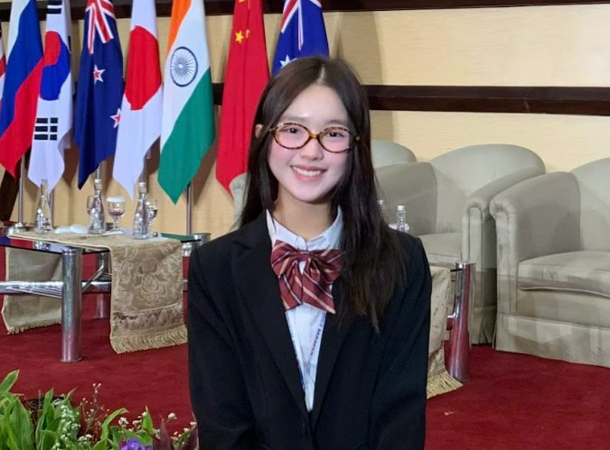 Nữ sinh 2004 từ làng quê giành học bổng quốc tế và khẳng định bản lĩnh tuổi trẻ - Ảnh 1. Nữ sinh 2004 từ làng quê giành học bổng quốc tế và khẳng định bản lĩnh tuổi trẻ - Ảnh 1.
