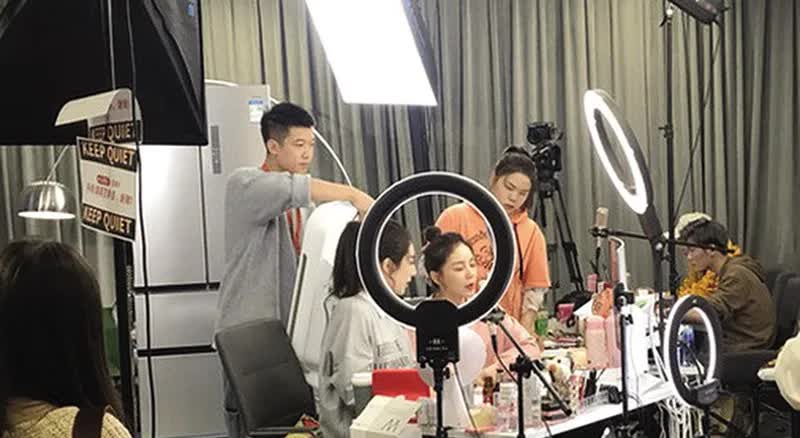 Nên hay không quản lý việc tăng phí của các sàn thương mại điện tử? - Ảnh 2.