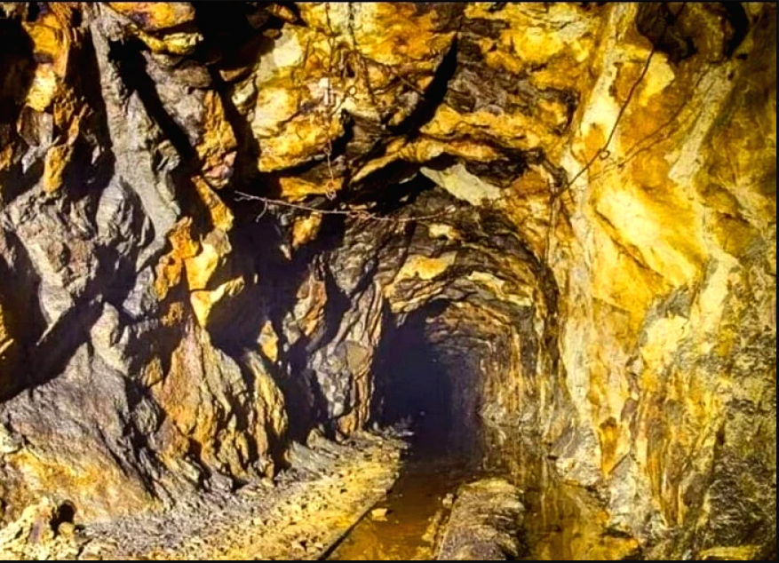 Phát hiện mỏ vàng Liêu Đông 1 . 400 Tấn sâu 1 . 250 M , Chính quyền phong tỏa khu vực - Ảnh 1. Phát hiện mỏ vàng Liêu Đông 1 . 400 Tấn sâu 1 . 250 M , Chính quyền phong tỏa khu vực - Ảnh 1.