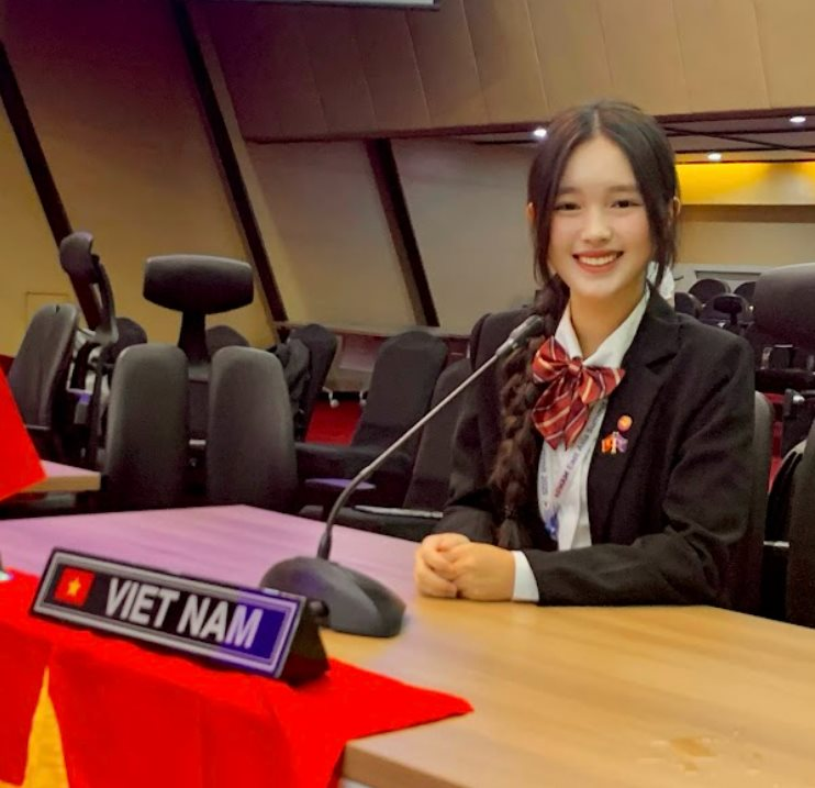 Nữ sinh 2004 từ làng quê giành học bổng quốc tế và khẳng định bản lĩnh tuổi trẻ - Ảnh 4. Nữ sinh 2004 từ làng quê giành học bổng quốc tế và khẳng định bản lĩnh tuổi trẻ - Ảnh 4.