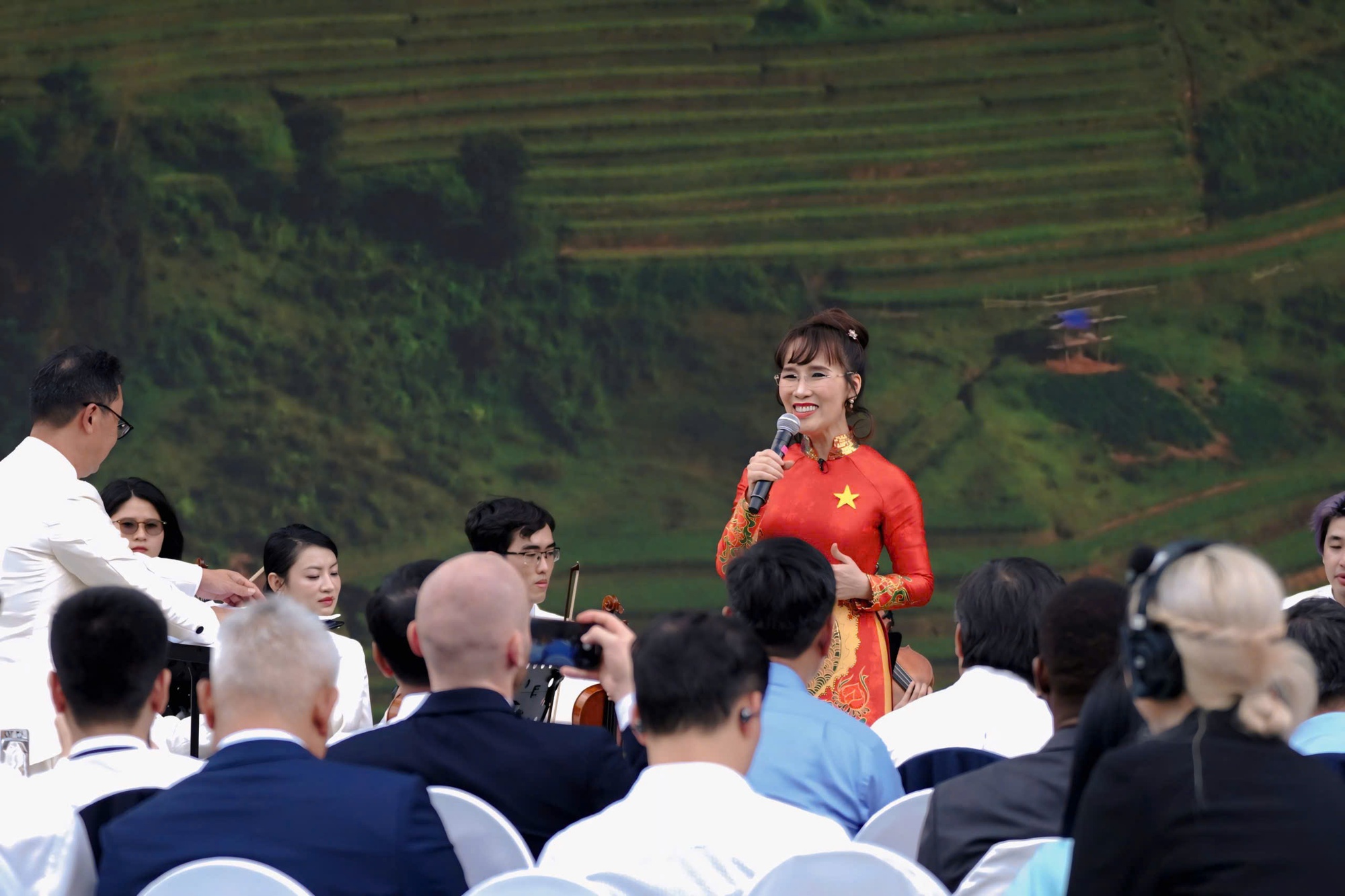 Phạm Nhật Vượng đầu tư 28 . 000 Tỷ cho VinFast không có kế hoạch B trong năm 2025 - Ảnh 5. Phạm Nhật Vượng đầu tư 28 . 000 Tỷ cho VinFast không có kế hoạch B trong năm 2025 - Ảnh 5.