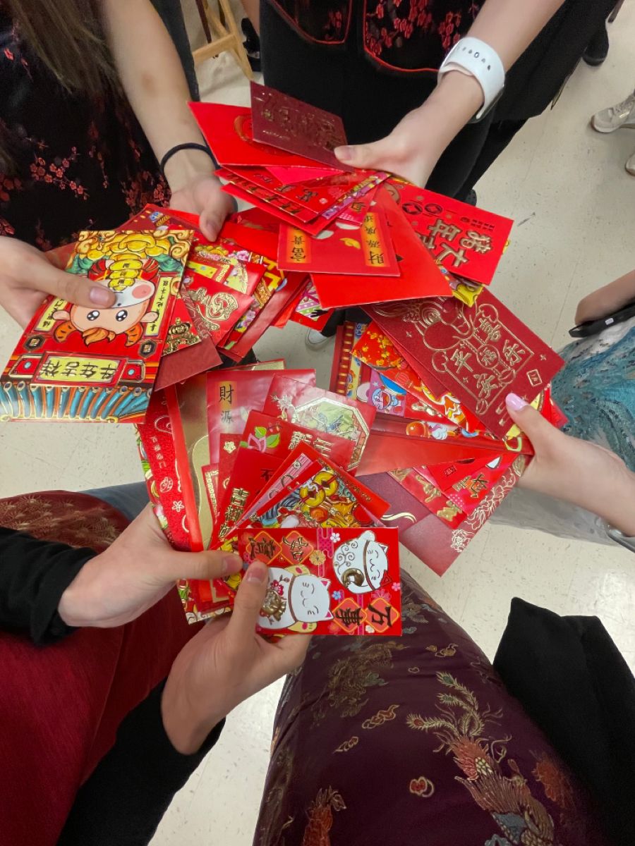 Vợ chồng thu nhập 80 triệu / tháng và áp lực tài chính trong việc lì xì Tết cho con cháu - Ảnh 3.