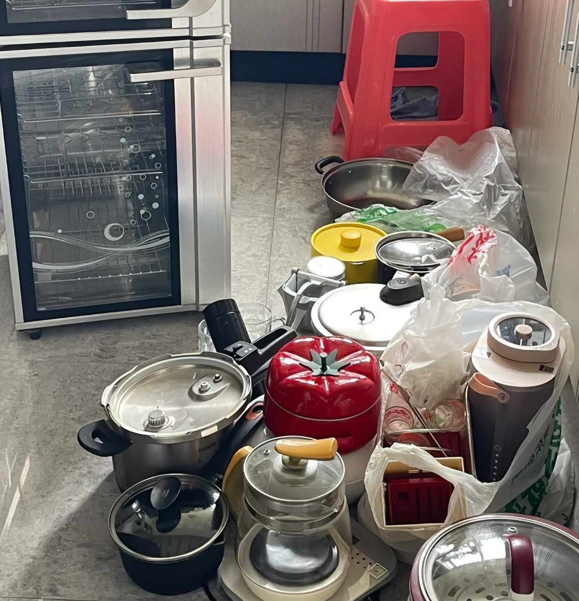 8 Món đồ gia dụng vô dụng khiến tôi hối hận nhất năm 2025 - Ảnh 2.