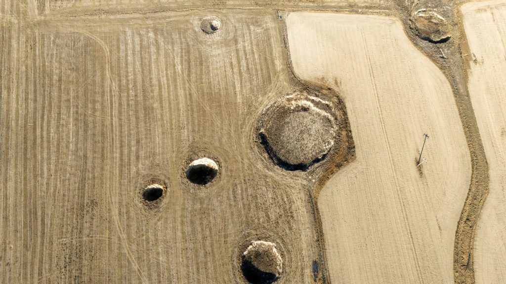 Hố tử thần bất ngờ xuất hiện Tại vùng Konya khiến nông dân lo lắng về tương lai - Ảnh 1. Hố tử thần bất ngờ xuất hiện Tại vùng Konya khiến nông dân lo lắng về tương lai - Ảnh 1.