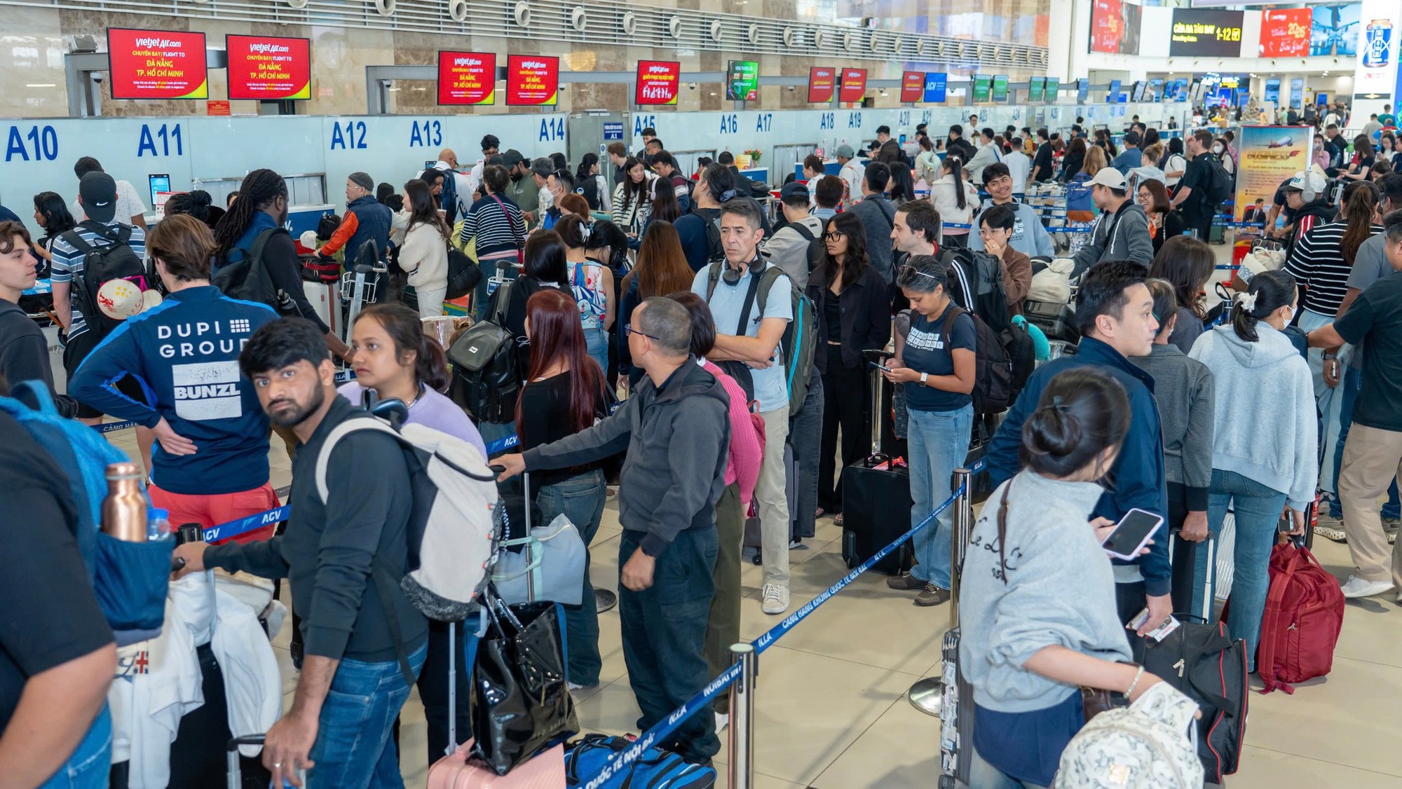 Sân bay Nội Bài đón hơn 110 . 000 Khách cuối năm , thúc đẩy kinh tế du lịch - Ảnh 1.