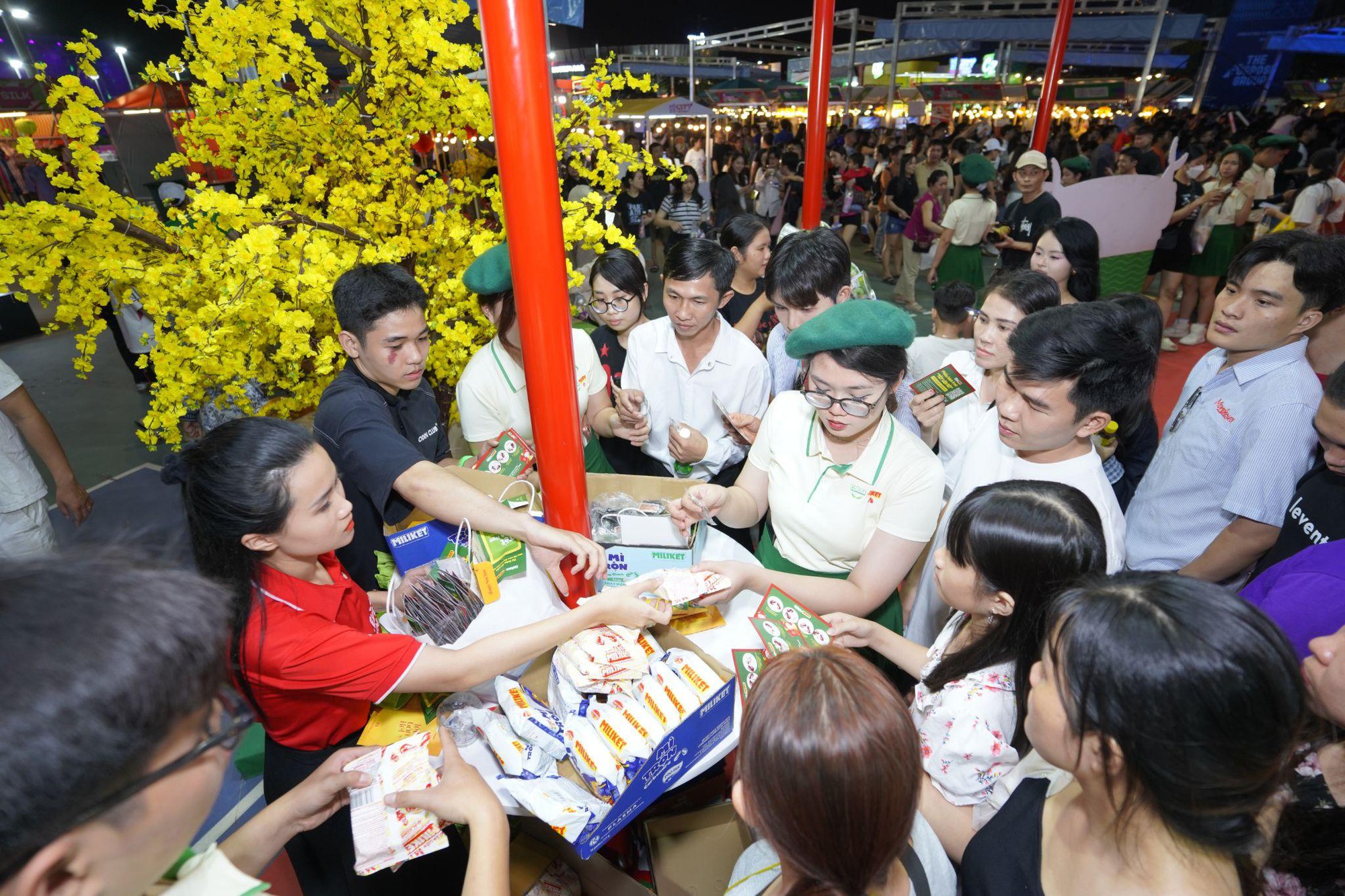 Khi huyền thoại Mì hai tôm tìm lại hào quang nhờ chiến lược trẻ hóa toàn diện - Ảnh 1. Khi huyền thoại Mì hai tôm tìm lại hào quang nhờ chiến lược trẻ hóa toàn diện - Ảnh 1.