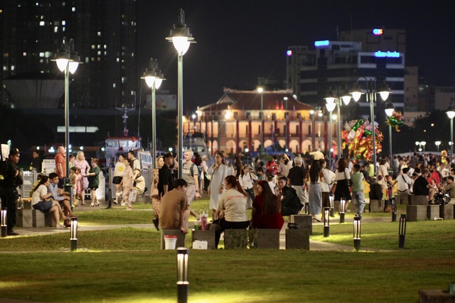 Những địa điểm xem pháo hoa tối nay, view đẹp và hoàn toàn miễn phí!- Ảnh 2. Những địa điểm xem pháo hoa tối nay, view đẹp và hoàn toàn miễn phí!- Ảnh 2.