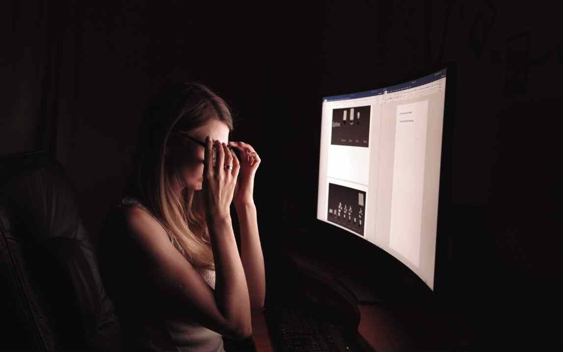 Thức khuya và dậy muộn: Ảnh hưởng đến tim mạch và sức khỏe tinh thần - Ảnh 1.