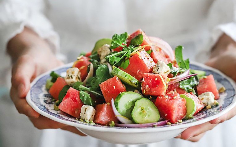 Món dưa hấu đầu năm giúp bạn khởi đầu tươi mới và may mắn cho năm mới - Ảnh 1.