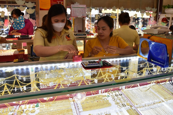 Giá vàng hôm nay 1-1: Giá vàng thế giới rơi xuống mức thấp nhất trong 3 tuần qua - Ảnh 1.