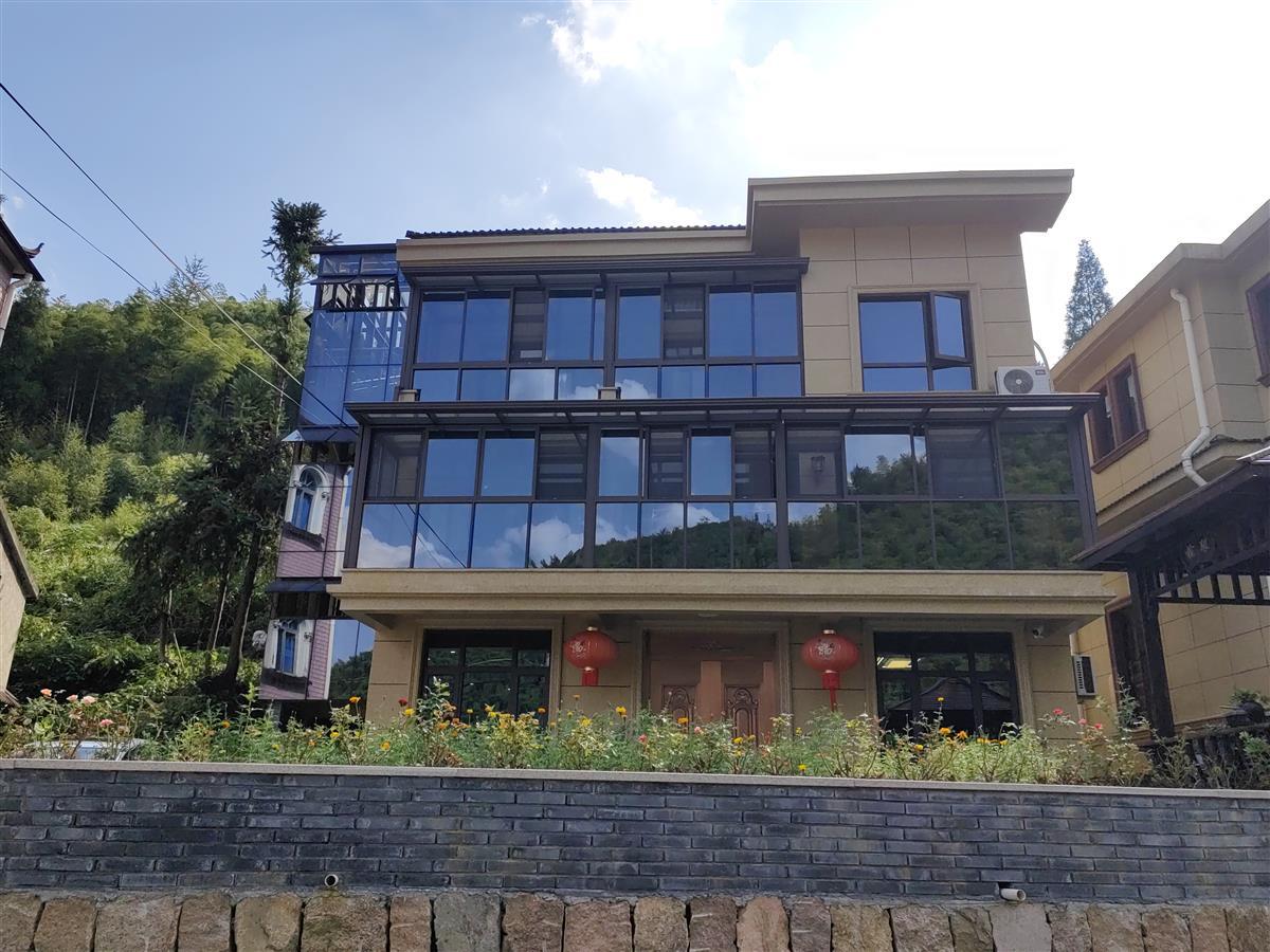 Mô hình dưỡng già tập thể của bà Thang: Cuộc sống độc lập và bầu bạn cho người cao tuổi - Ảnh 1. Mô hình dưỡng già tập thể của bà Thang: Cuộc sống độc lập và bầu bạn cho người cao tuổi - Ảnh 1.