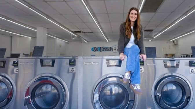 Bỏ việc y tá , cô gái khởi nghiệp tiệm giặt là thu nhập 12 tỷ đồng mỗi năm - Ảnh 1. Bỏ việc y tá , cô gái khởi nghiệp tiệm giặt là thu nhập 12 tỷ đồng mỗi năm - Ảnh 1.