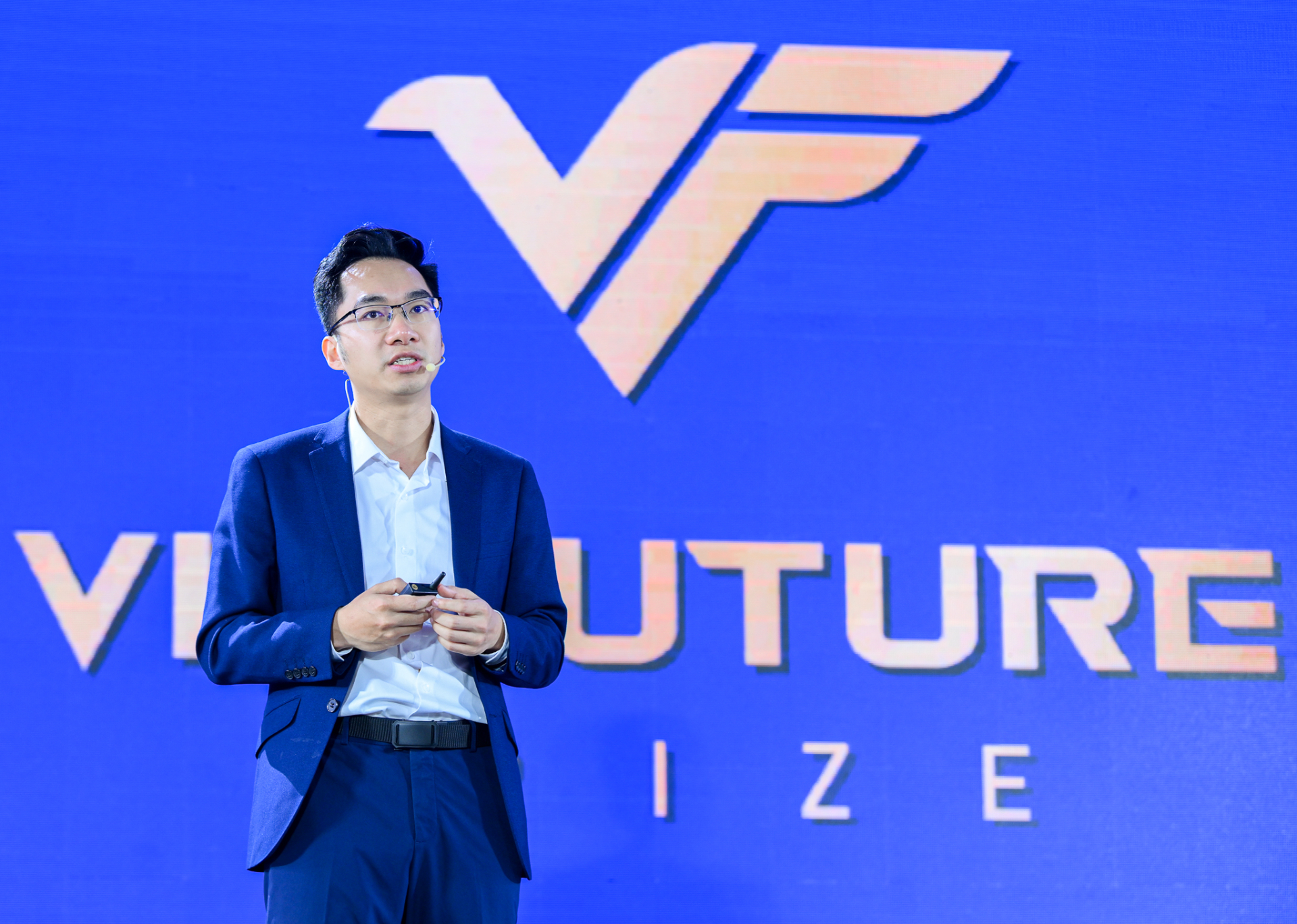 Đột phá công nghệ robot hình người của Tập đoàn Vingroup mang tương lai đến gần hơn - Ảnh 1. Đột phá công nghệ robot hình người của Tập đoàn Vingroup mang tương lai đến gần hơn - Ảnh 1.