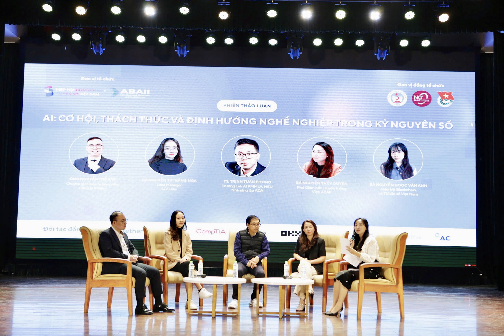 Chuyên gia cảnh báo: Lạm dụng AI đang khiến nhiều sinh viên ‘mất dần khả năng tự suy nghĩ’ - Ảnh 3.