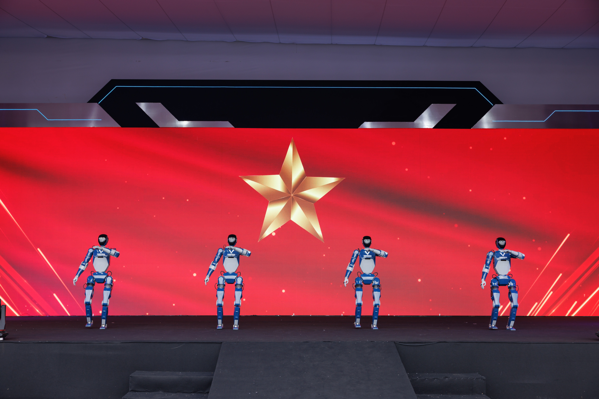 Đột phá công nghệ robot hình người của Tập đoàn Vingroup mang tương lai đến gần hơn - Ảnh 4. Đột phá công nghệ robot hình người của Tập đoàn Vingroup mang tương lai đến gần hơn - Ảnh 4.