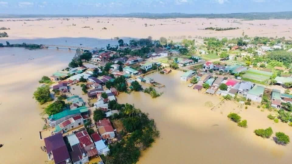 Hỗ trợ 6 tỷ đồng cho Đắk Lắk khắc phục hậu quả mưa lũ kỷ lục từ thủy điện Sông Ba Hạ - Ảnh 1. Hỗ trợ 6 tỷ đồng cho Đắk Lắk khắc phục hậu quả mưa lũ kỷ lục từ thủy điện Sông Ba Hạ - Ảnh 1.