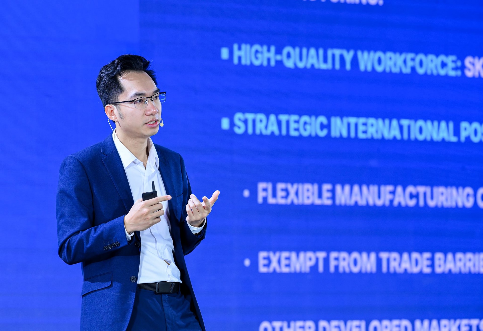 Robot hình người VinMotion: Bước tiến công nghệ Việt Nam đối trọng với Mỹ , Trung Quốc - Ảnh 2. Robot hình người VinMotion: Bước tiến công nghệ Việt Nam đối trọng với Mỹ , Trung Quốc - Ảnh 2.