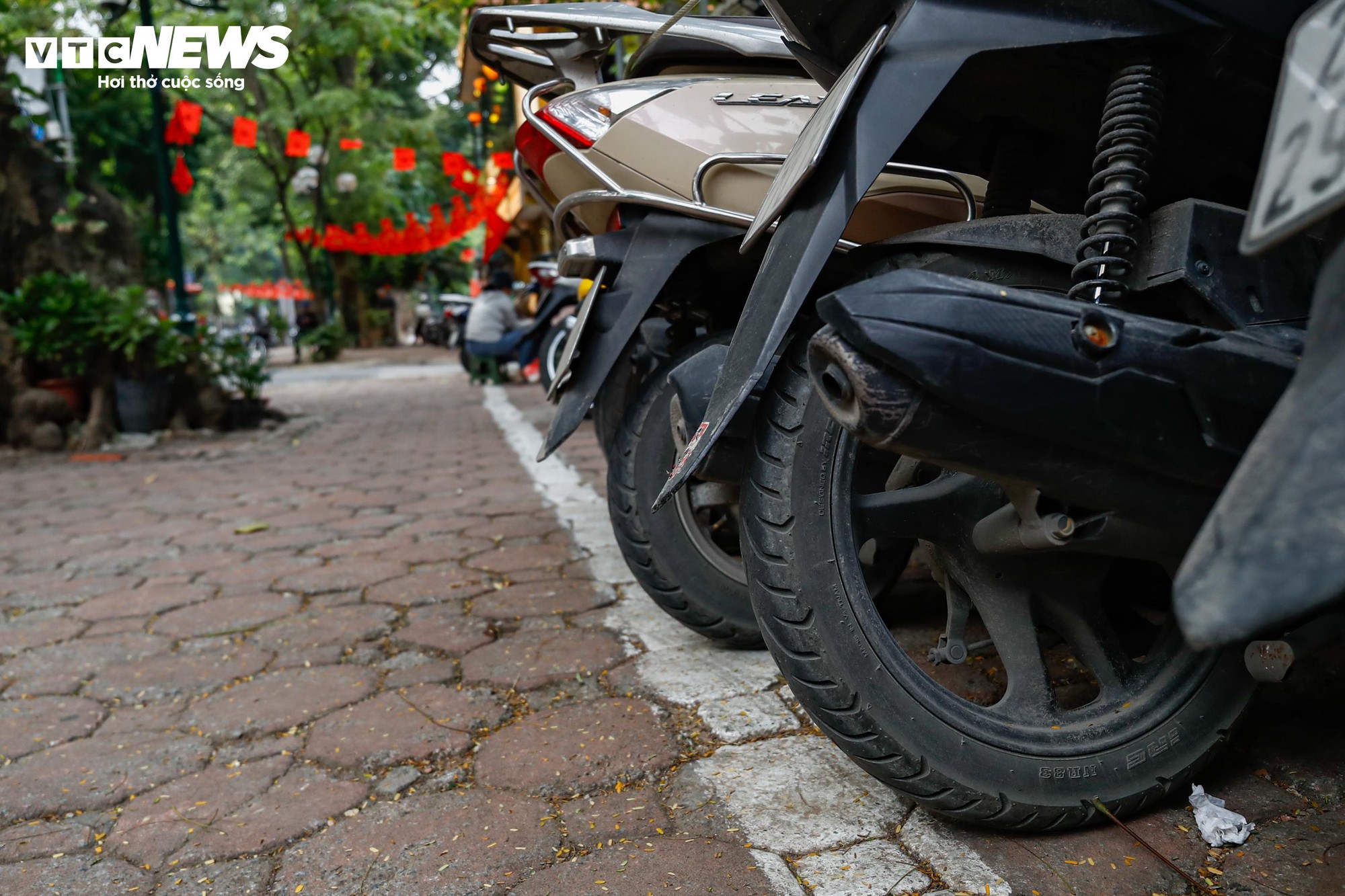 Tuyến phố Phan Đình Phùng ở Hà Nội thông thoáng lạ thường sau khi lập lại trật tự vỉa hè - Ảnh 4. Tuyến phố Phan Đình Phùng ở Hà Nội thông thoáng lạ thường sau khi lập lại trật tự vỉa hè - Ảnh 4.