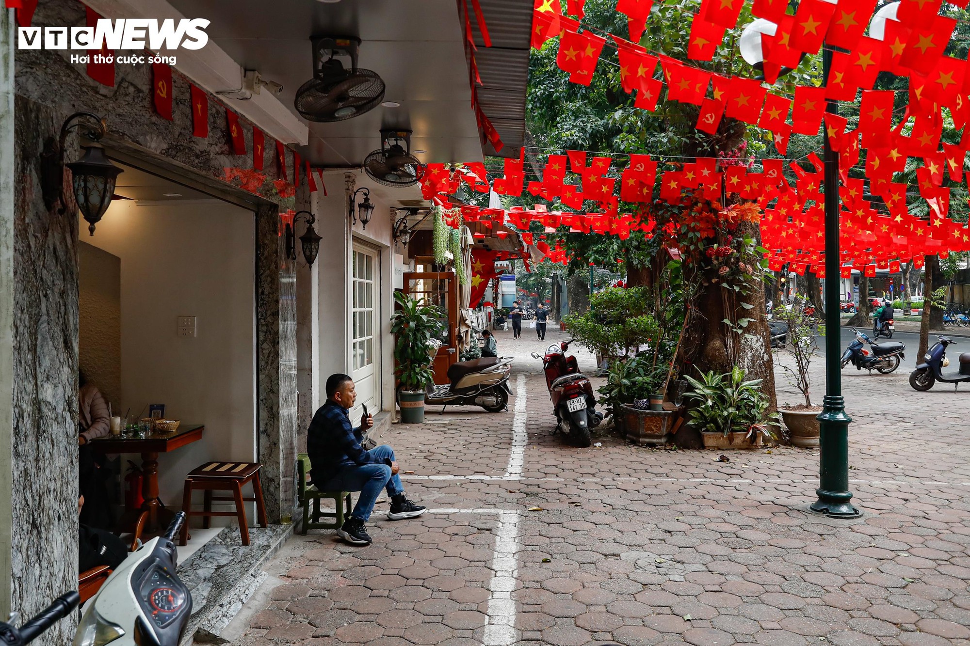 Tuyến phố Phan Đình Phùng ở Hà Nội thông thoáng lạ thường sau khi lập lại trật tự vỉa hè - Ảnh 5. Tuyến phố Phan Đình Phùng ở Hà Nội thông thoáng lạ thường sau khi lập lại trật tự vỉa hè - Ảnh 5.