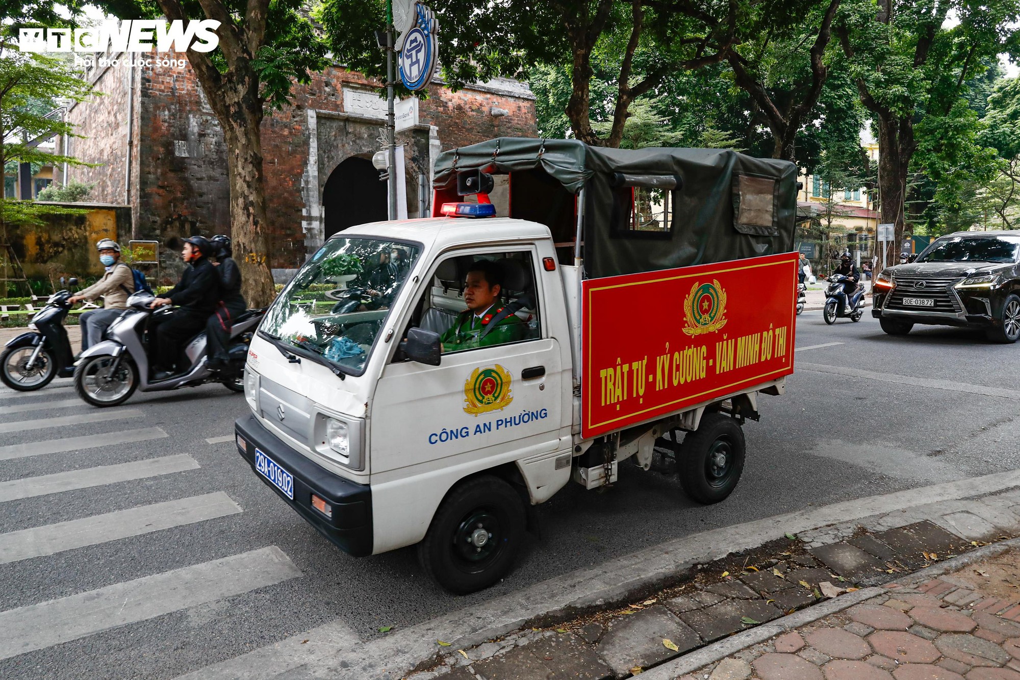 Tuyến phố Phan Đình Phùng ở Hà Nội thông thoáng lạ thường sau khi lập lại trật tự vỉa hè - Ảnh 8. Tuyến phố Phan Đình Phùng ở Hà Nội thông thoáng lạ thường sau khi lập lại trật tự vỉa hè - Ảnh 8.