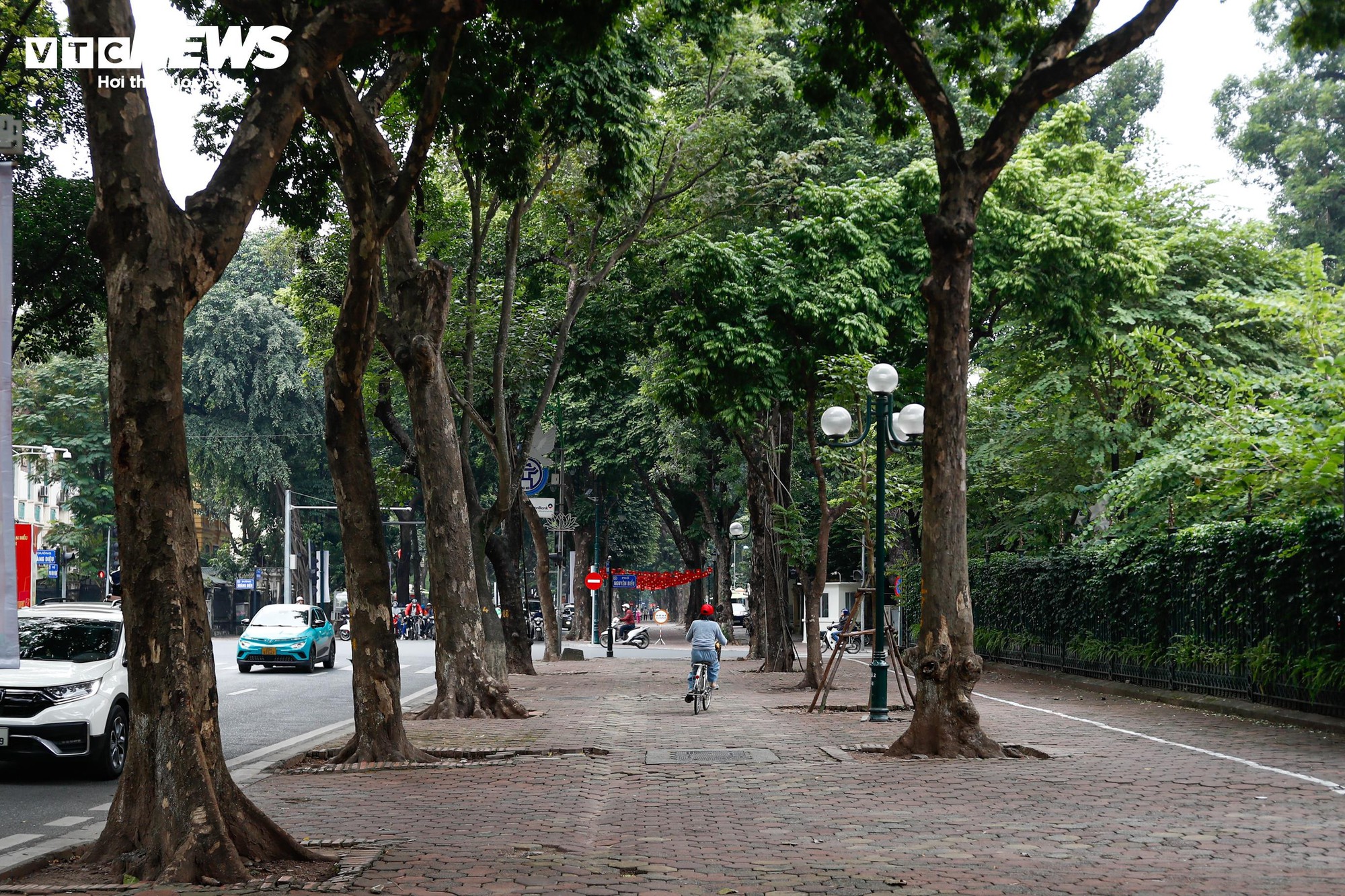 Tuyến phố Phan Đình Phùng ở Hà Nội thông thoáng lạ thường sau khi lập lại trật tự vỉa hè - Ảnh 3. Tuyến phố Phan Đình Phùng ở Hà Nội thông thoáng lạ thường sau khi lập lại trật tự vỉa hè - Ảnh 3.