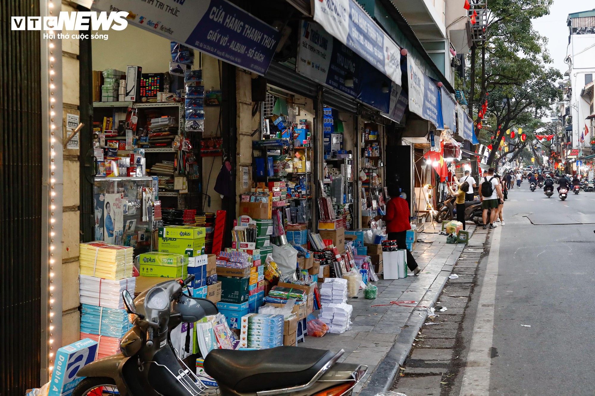 Tuyến phố Phan Đình Phùng ở Hà Nội thông thoáng lạ thường sau khi lập lại trật tự vỉa hè - Ảnh 16. Tuyến phố Phan Đình Phùng ở Hà Nội thông thoáng lạ thường sau khi lập lại trật tự vỉa hè - Ảnh 16.