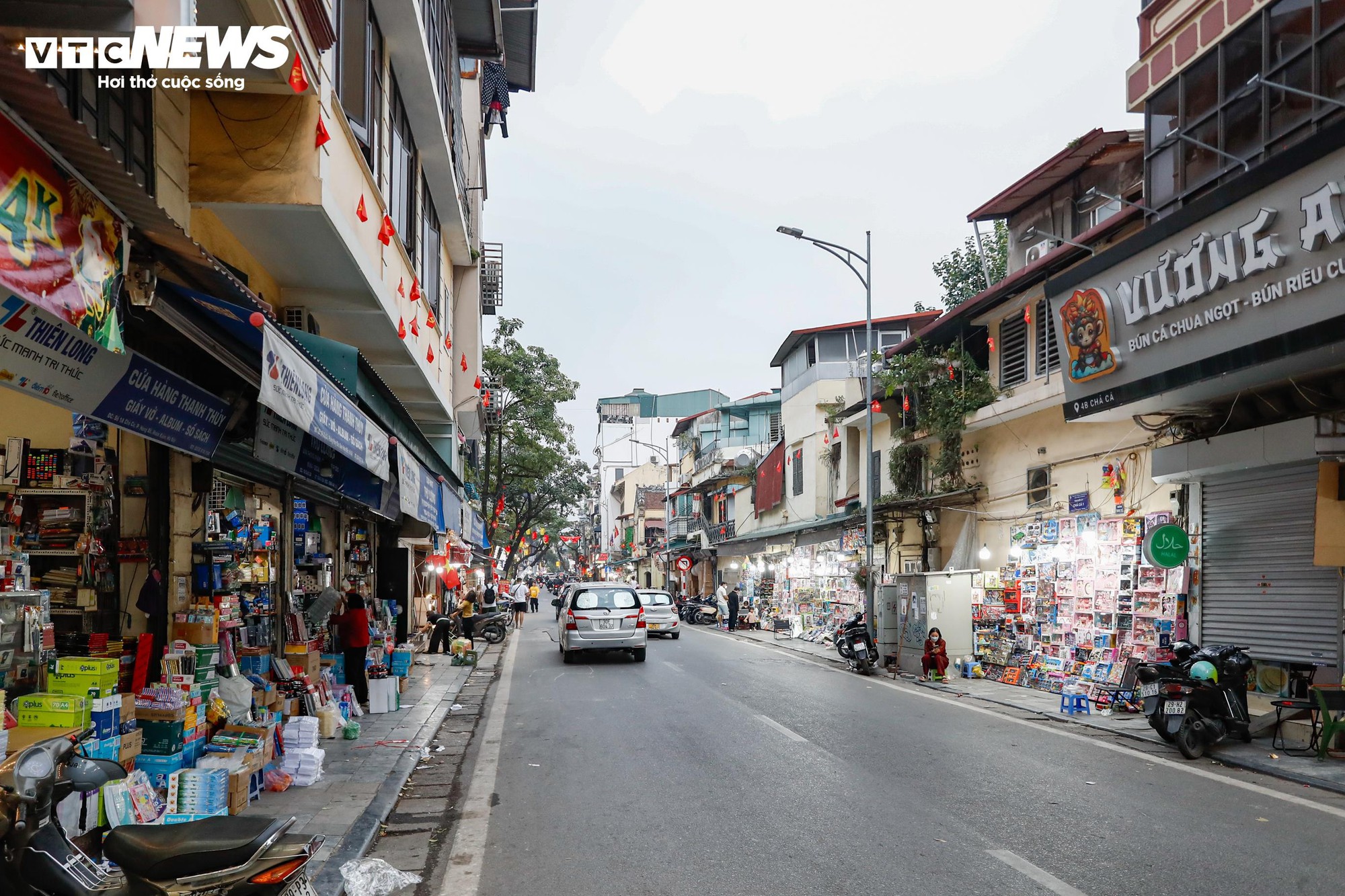 Tuyến phố Phan Đình Phùng ở Hà Nội thông thoáng lạ thường sau khi lập lại trật tự vỉa hè - Ảnh 17. Tuyến phố Phan Đình Phùng ở Hà Nội thông thoáng lạ thường sau khi lập lại trật tự vỉa hè - Ảnh 17.