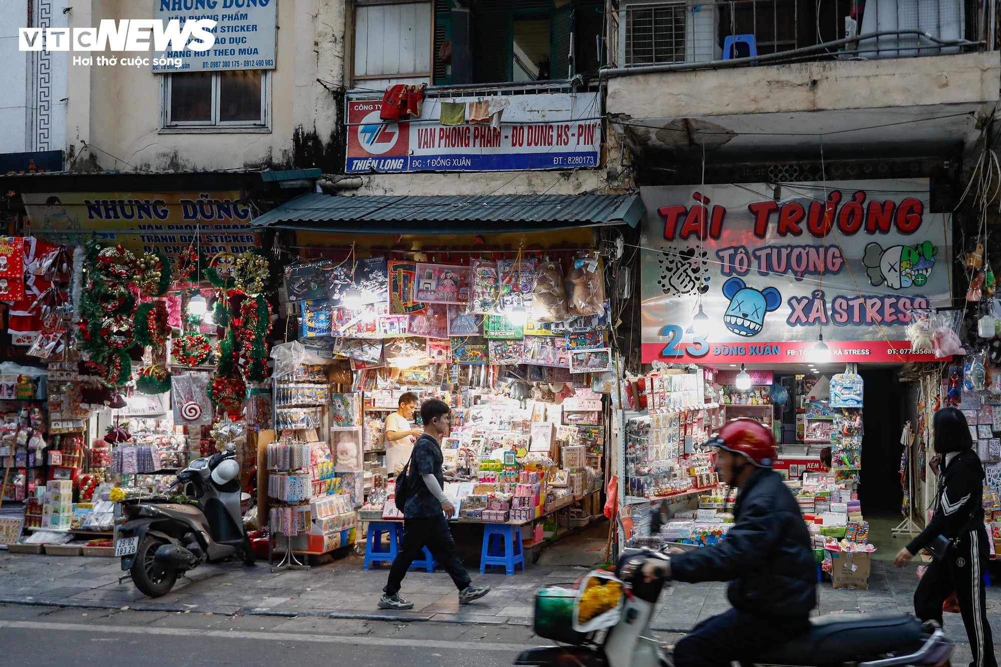 Tuyến phố Phan Đình Phùng ở Hà Nội thông thoáng lạ thường sau khi lập lại trật tự vỉa hè - Ảnh 18. Tuyến phố Phan Đình Phùng ở Hà Nội thông thoáng lạ thường sau khi lập lại trật tự vỉa hè - Ảnh 18.