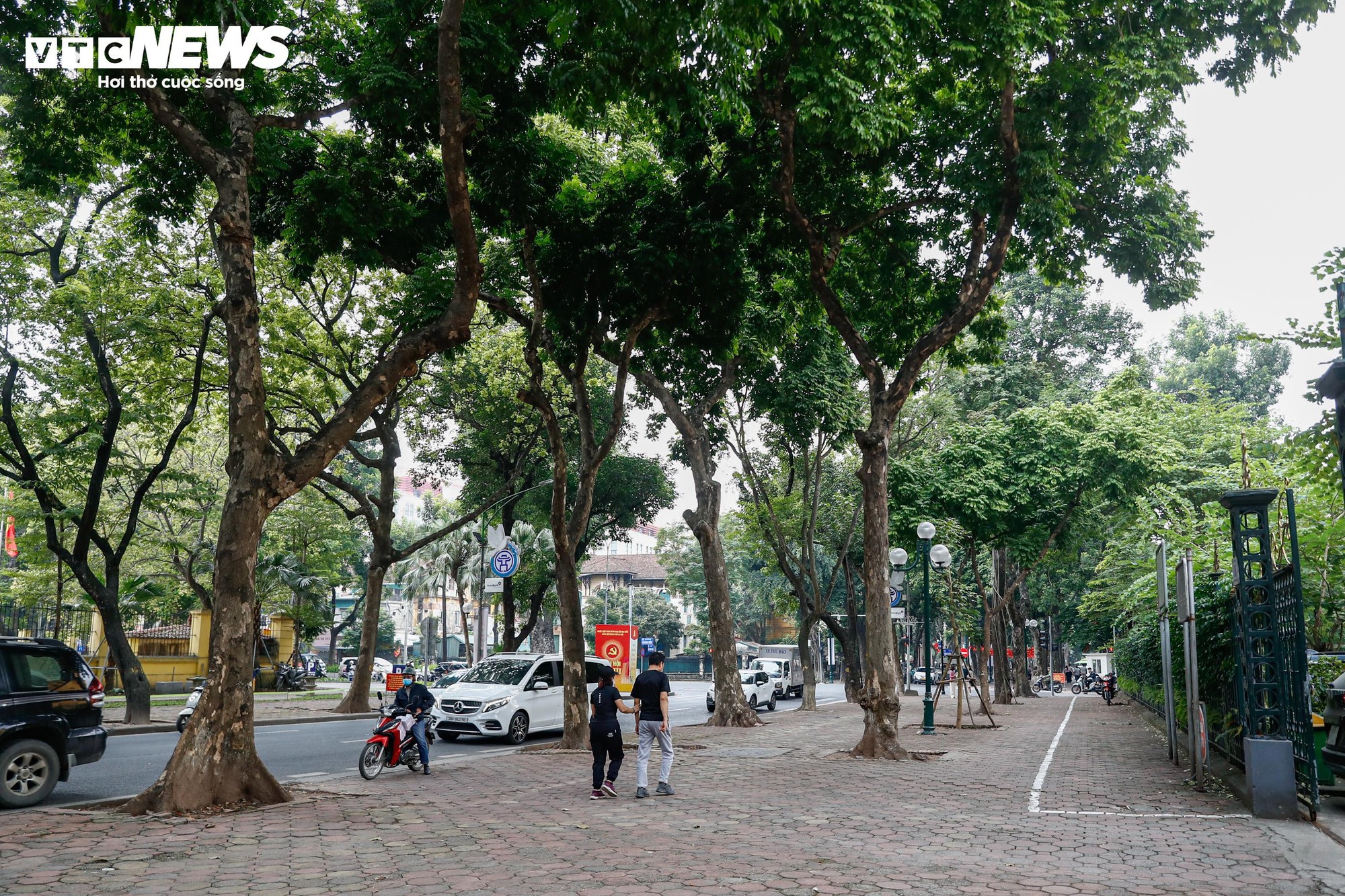 Tuyến phố Phan Đình Phùng ở Hà Nội thông thoáng lạ thường sau khi lập lại trật tự vỉa hè - Ảnh 1. Tuyến phố Phan Đình Phùng ở Hà Nội thông thoáng lạ thường sau khi lập lại trật tự vỉa hè - Ảnh 1.