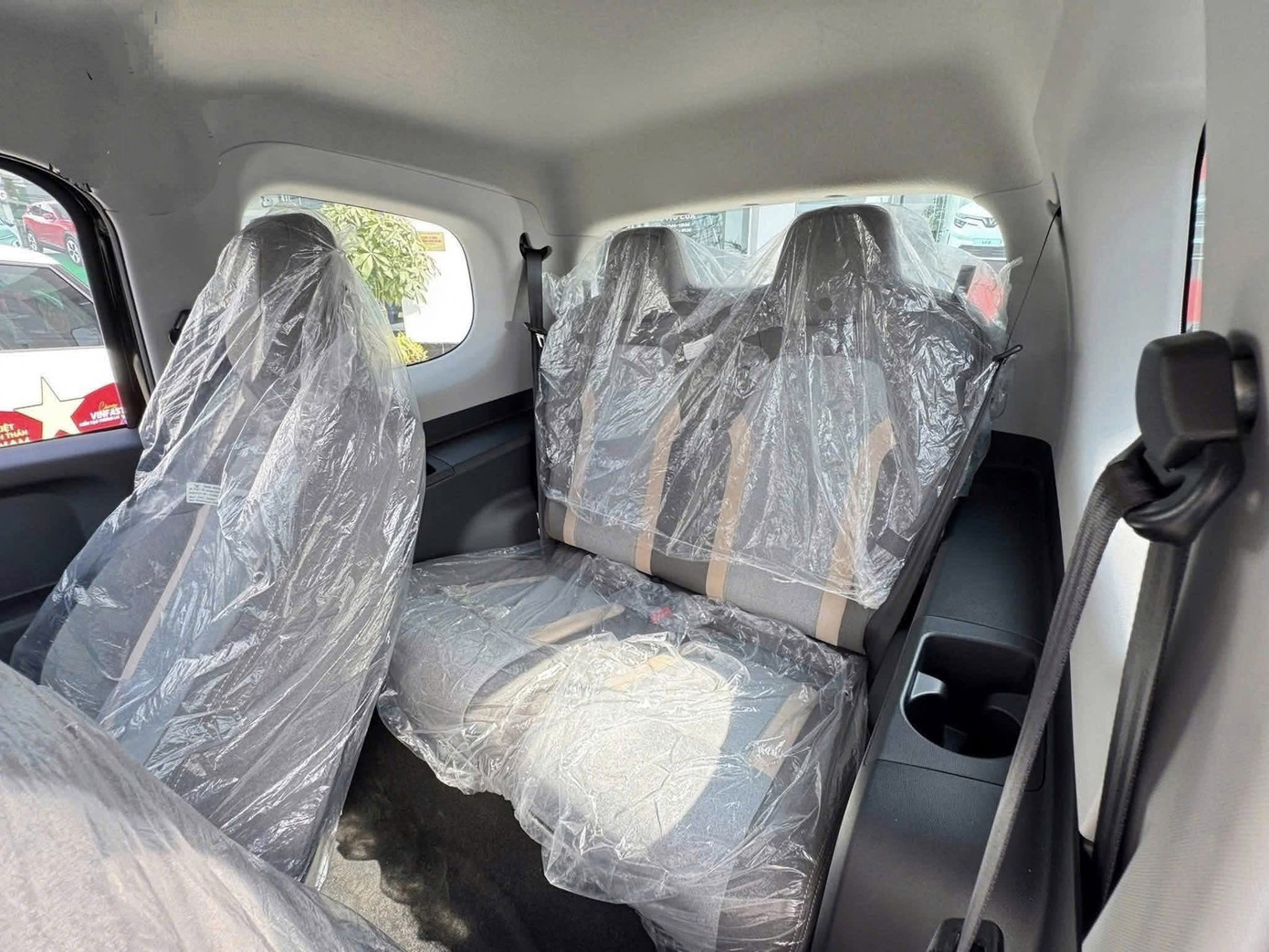 Xe điện nhỏ nhất của VinFast Minio Green lộ diện với công nghệ xe điện tiên tiến - Ảnh 6. Xe điện nhỏ nhất của VinFast Minio Green lộ diện với công nghệ xe điện tiên tiến - Ảnh 6.