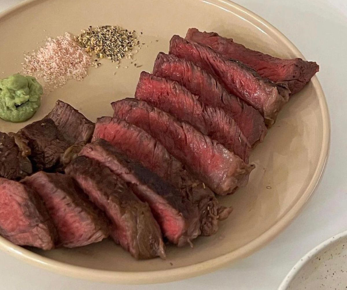 Kỳ lạ người phụ nữ ăn thịt bò mỗi ngày để… giảm mỡ máu, 3 tháng sau bác sĩ cũng phải bất ngờ khi tái khám - Ảnh 2.