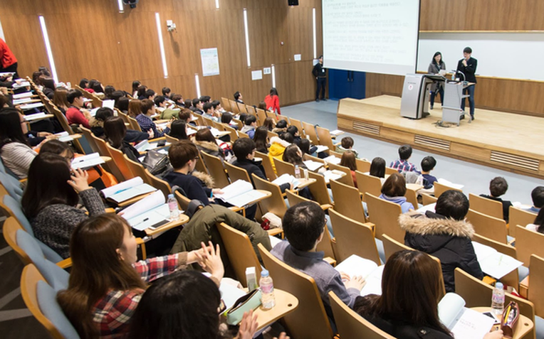 Ngành ngôn ngữ sẽ dẫn đầu trong 5 năm tới: Cơ hội nghề nghiệp hấp dẫn - Ảnh 1.