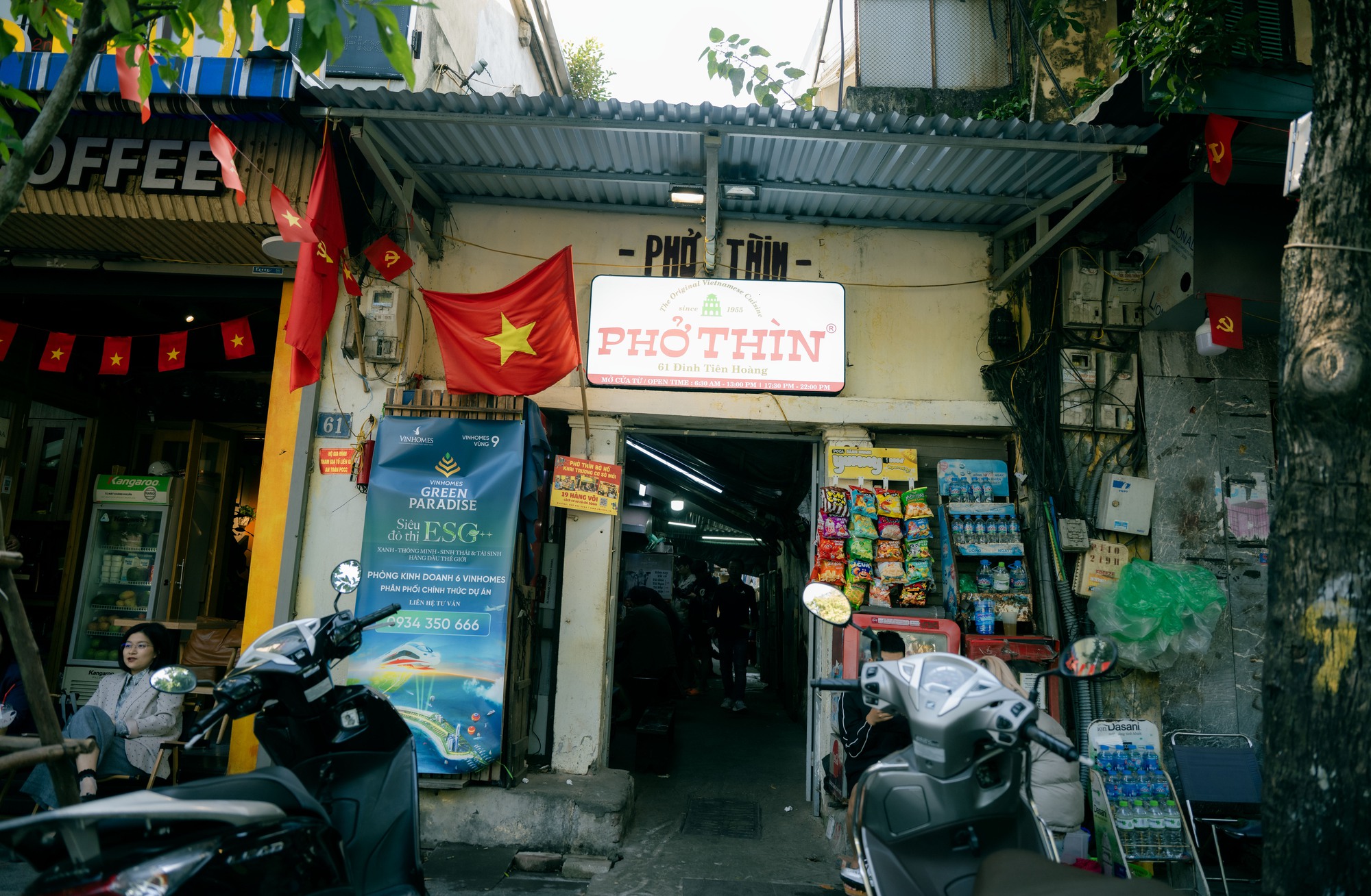 Buộc phải di dời, phở Thìn Bờ Hồ sẽ đi đâu về đâu?- Ảnh 1.