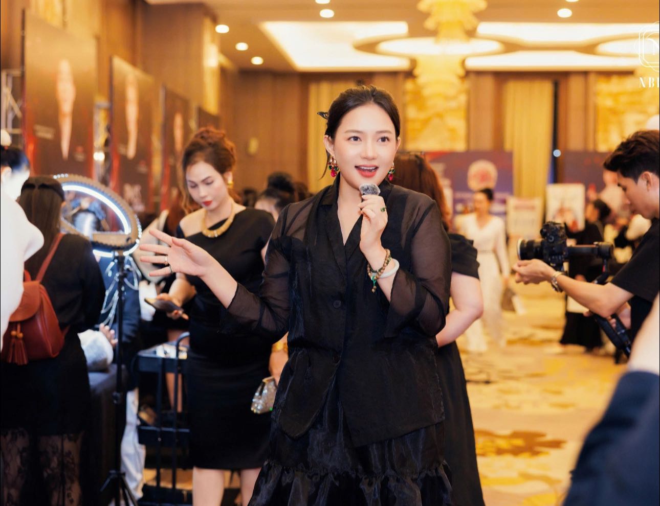 Phan Như Thảo lột xác ấn tượng sau khi kết hôn đại gia và những món quà bất ngờ - Ảnh 7.