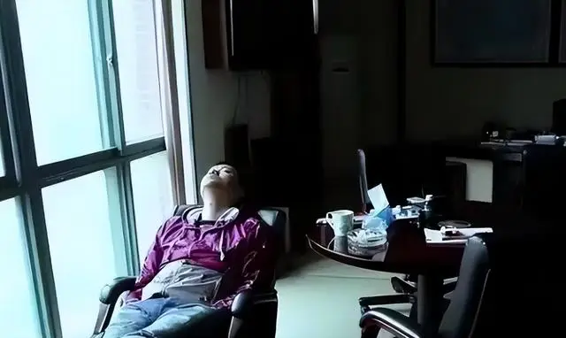 Chủ tập đoàn nghìn tỷ trắng tay vì nghe lời vợ- Ảnh 4. Chủ tập đoàn nghìn tỷ trắng tay vì nghe lời vợ- Ảnh 4.