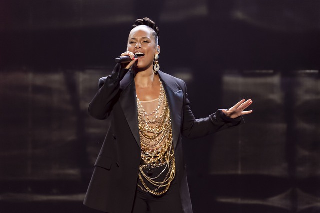 Khung hình ấn tượng tại VinFuture 2025: Tỷ phú Phạm Nhật Vượng và các con trai - Ảnh 7. Khung hình ấn tượng tại VinFuture 2025: Tỷ phú Phạm Nhật Vượng và các con trai - Ảnh 7.