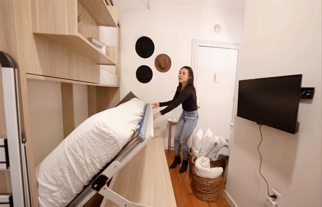 Nhà đất Hong Kong tàn khốc tới mức này: Cặp vợ chồng vặn người mới ngủ nổi trong căn phòng chưa đến 10m²- Ảnh 6. Nhà đất Hong Kong tàn khốc tới mức này: Cặp vợ chồng vặn người mới ngủ nổi trong căn phòng chưa đến 10m²- Ảnh 6.