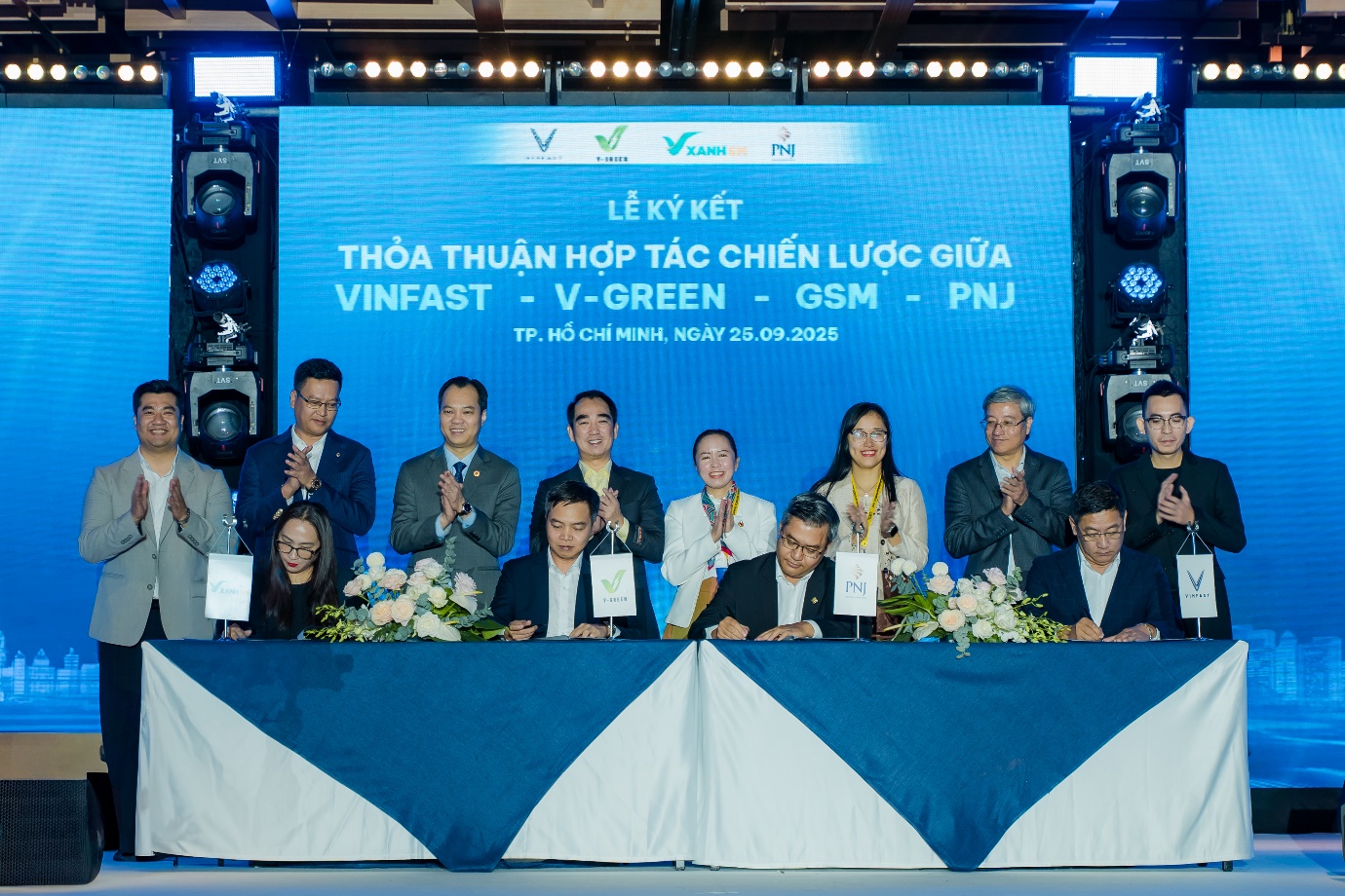 PNJ được vinh danh Ngôi sao CSI các doanh nghiệp bền vững - Ảnh 1. PNJ được vinh danh Ngôi sao CSI các doanh nghiệp bền vững - Ảnh 1.