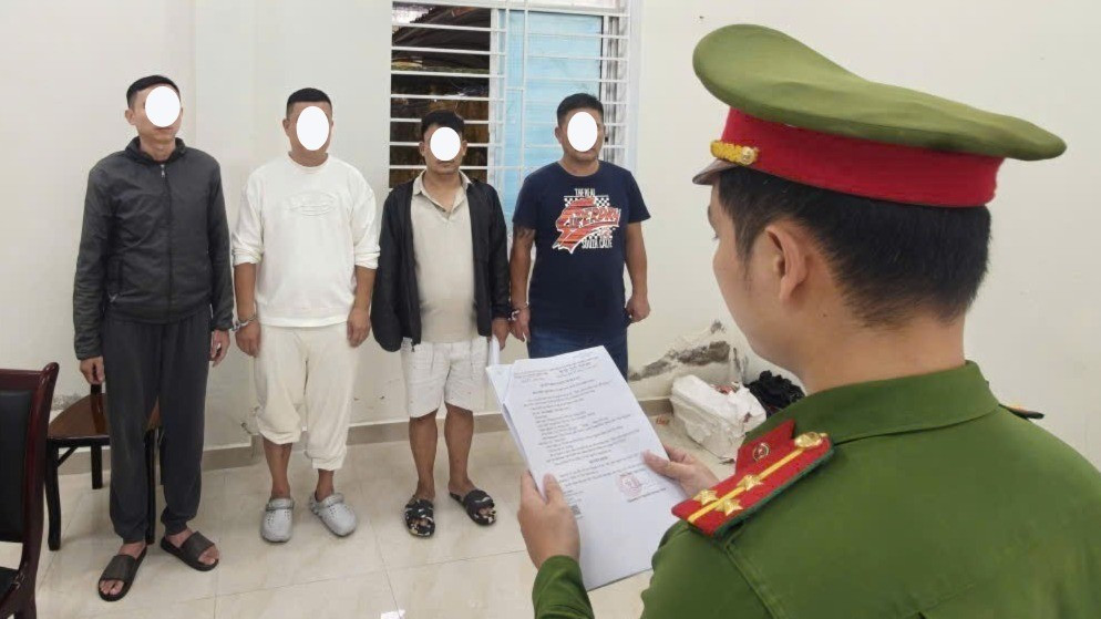 Du khách Trung Quốc bị giam lỏng tại Đà Nẵng sau khi vay 100 . 000 Tệ để đánh bạc - Ảnh 1. Du khách Trung Quốc bị giam lỏng tại Đà Nẵng sau khi vay 100 . 000 Tệ để đánh bạc - Ảnh 1.