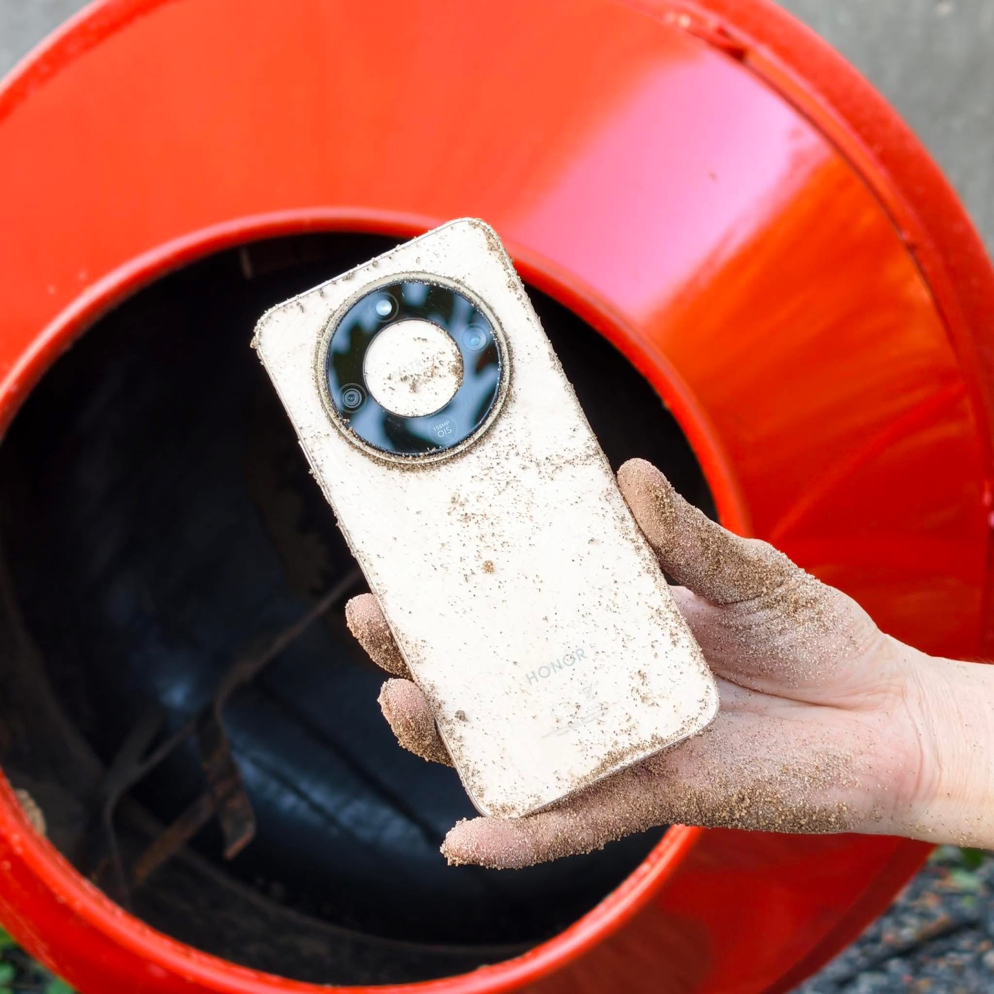 Honor X9d - Tân binh siêu bền với chứng nhận SGS và pin silicon-carbon 8.300 mAh chính thức đổ bộ kệ Việt - Ảnh 2. Honor X9d - Tân binh siêu bền với chứng nhận SGS và pin silicon-carbon 8.300 mAh chính thức đổ bộ kệ Việt - Ảnh 2.