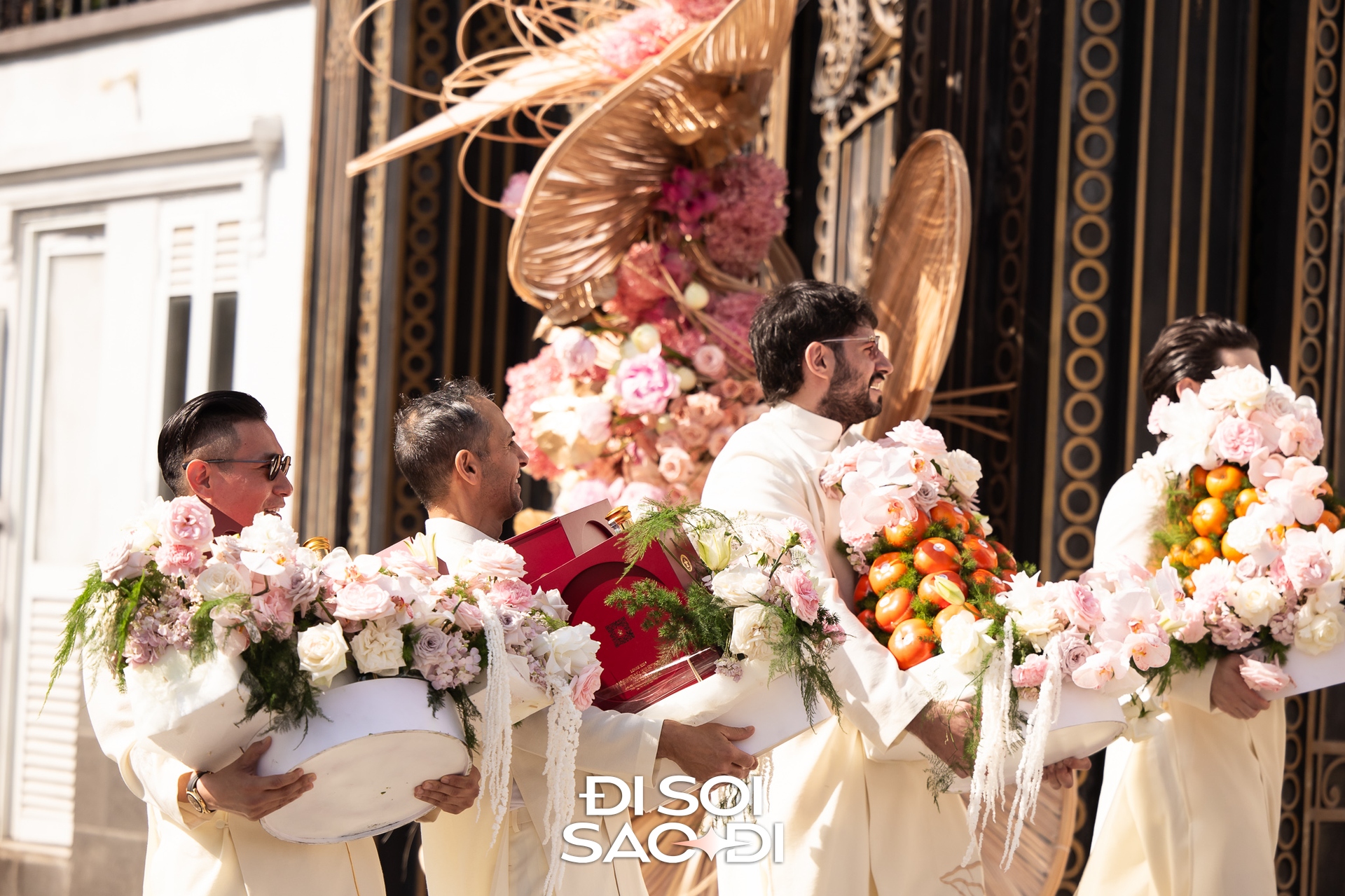 Vợ chồng tỷ phú Johnathan Hạnh Nguyễn lộ diện trong lễ gia tiên của Tiên Nguyễn - Ảnh 4.