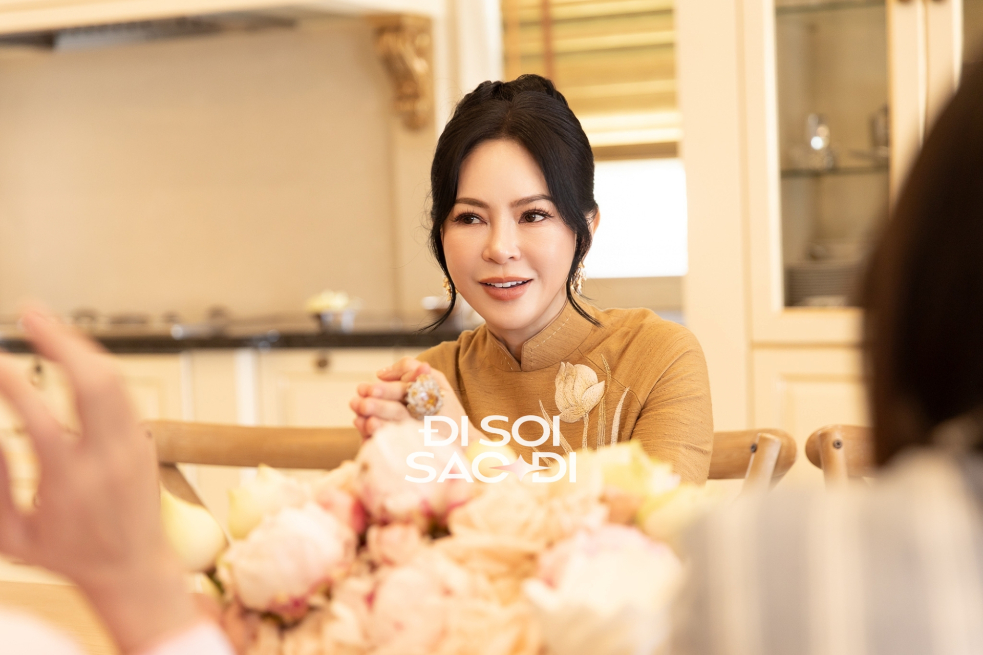 Tỷ phú Johnathan Hạnh Nguyễn và hai nàng Tiên xinh đẹp trong Đám cưới con gái - Ảnh 6. Tỷ phú Johnathan Hạnh Nguyễn và hai nàng Tiên xinh đẹp trong Đám cưới con gái - Ảnh 6.