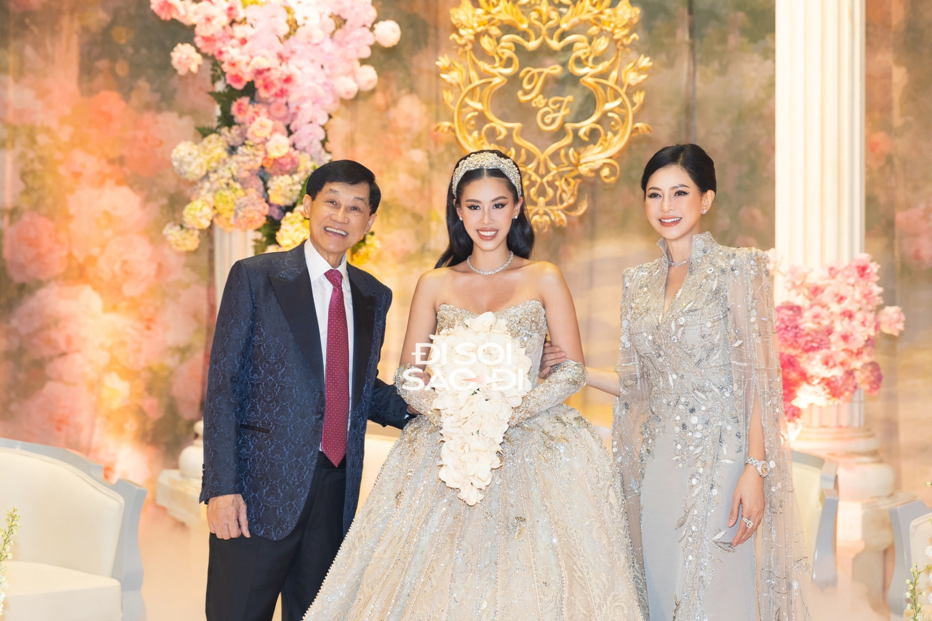 Tỷ phú Johnathan Hạnh Nguyễn và hai nàng Tiên xinh đẹp trong Đám cưới con gái - Ảnh 2. Tỷ phú Johnathan Hạnh Nguyễn và hai nàng Tiên xinh đẹp trong Đám cưới con gái - Ảnh 2.