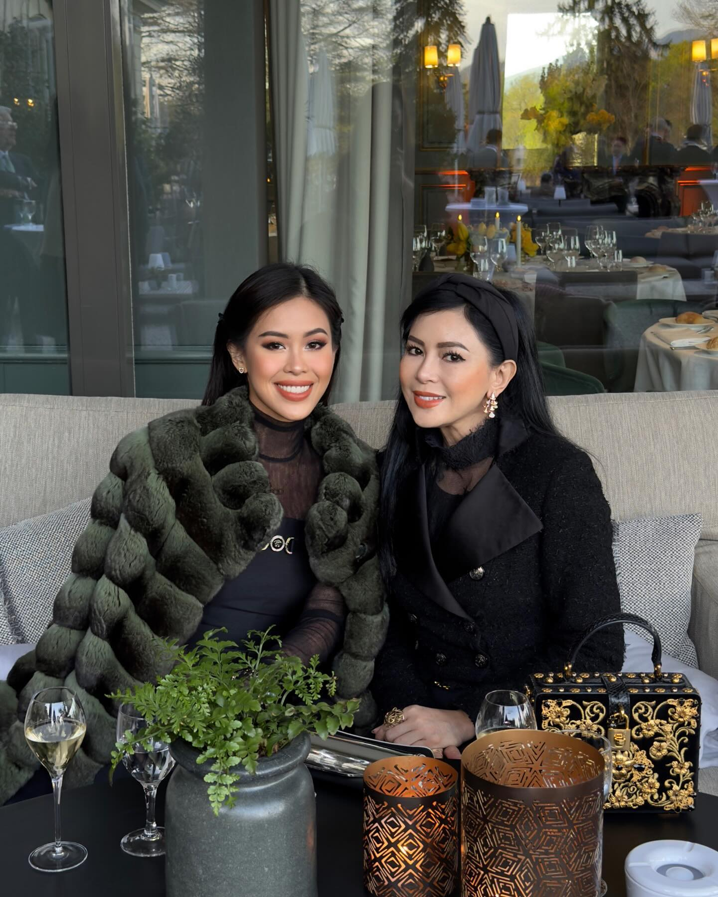 Tỷ phú Johnathan Hạnh Nguyễn và hai nàng Tiên xinh đẹp trong Đám cưới con gái - Ảnh 8. Tỷ phú Johnathan Hạnh Nguyễn và hai nàng Tiên xinh đẹp trong Đám cưới con gái - Ảnh 8.