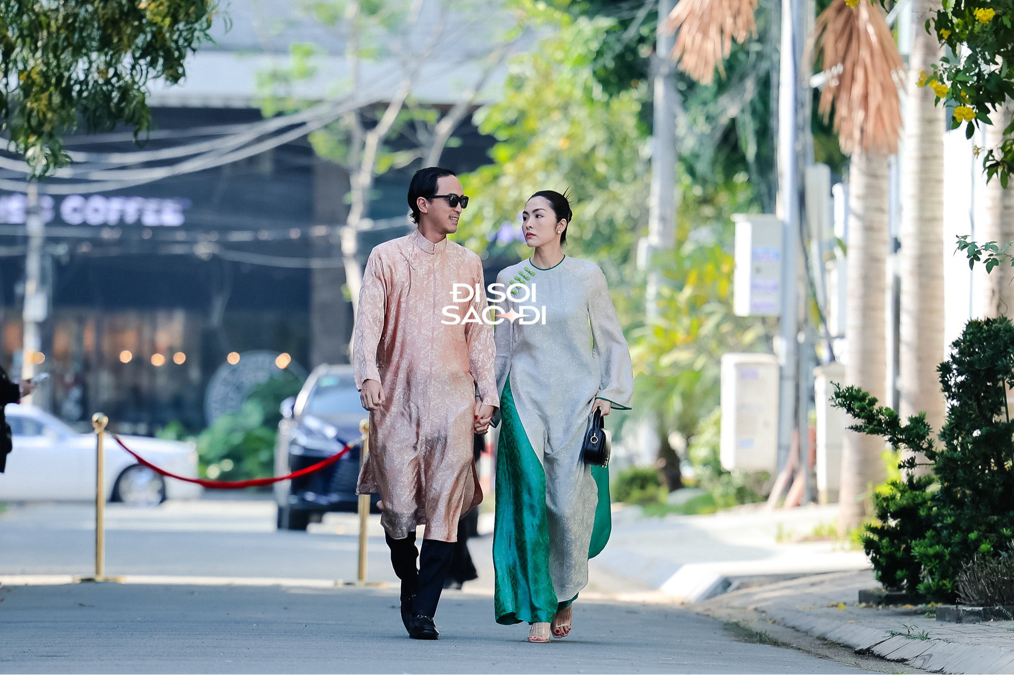 Vợ chồng tỷ phú Johnathan Hạnh Nguyễn lộ diện trong lễ gia tiên của Tiên Nguyễn - Ảnh 3.